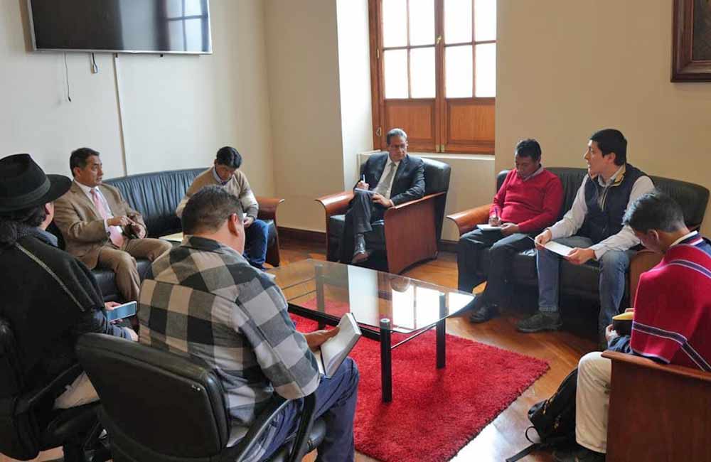 En la Gobernación de Tungurahua se socializó la iniciativa regional ‘100 mil pisos para jugar’