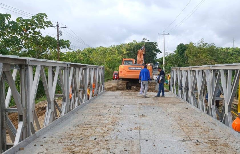 #Esmeraldas | Habilitamos el paso en la vía El Salto- Chamanga km 241, sector El Hojal, en la parroquia San Gregorio, cantón Muisne.