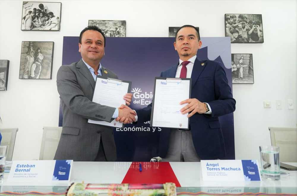 #Quito 📍Hoy suscribí una carta compromiso con la  @DefPublicaEC  para su adhesión al “Protocolo de Atención Integral para niñas, niños y adolescentes no nacionales, en situación de Movilidad Humana”.