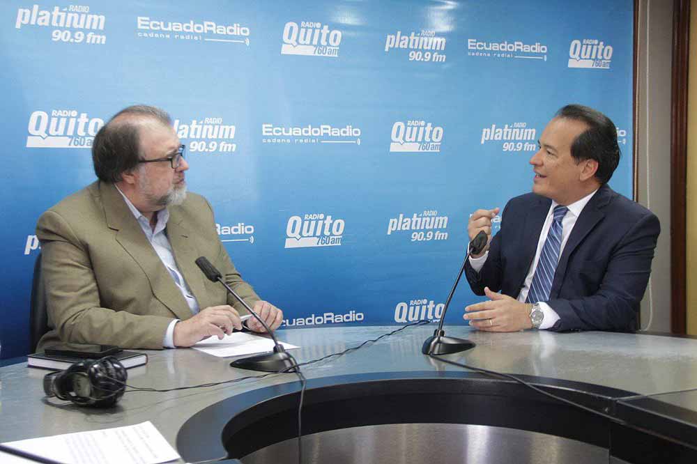 En Radio Quito el ministro Henry Cucalón señaló que el Gobierno está tomando decisiones administrativas adecuadas, en acciones de prevención y mitigación ante el fenómeno “El Niño” y añadió que hasta finalizar el año se entregarán cerca de 9.000 casas para personas vulnerables.