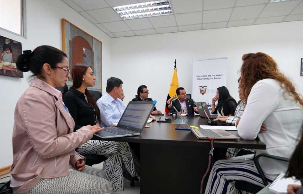 Quito | A fin de brindar servicios de calidad a nuestros usuarios, esta mañana mantuve una reunión de seguimiento para consolidar acciones concretas de cara a los próximos meses.