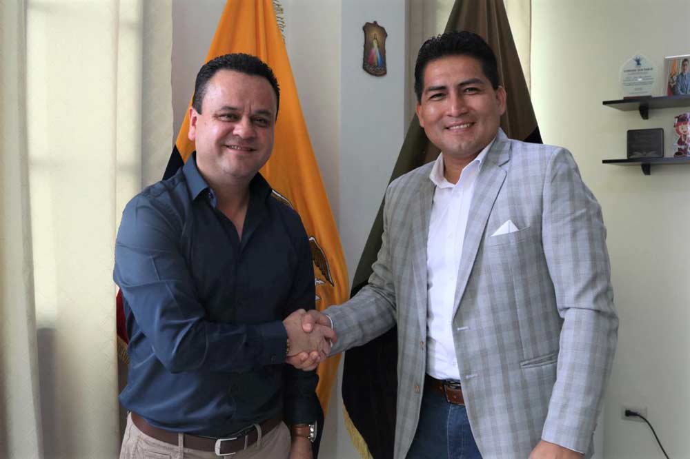 SantaElena | Iniciamos la jornada con una reunión de trabajo con José Álava, gobernador de la provincia, para revisar los programas y proyectos sociales en beneficio de los ciudadanos.