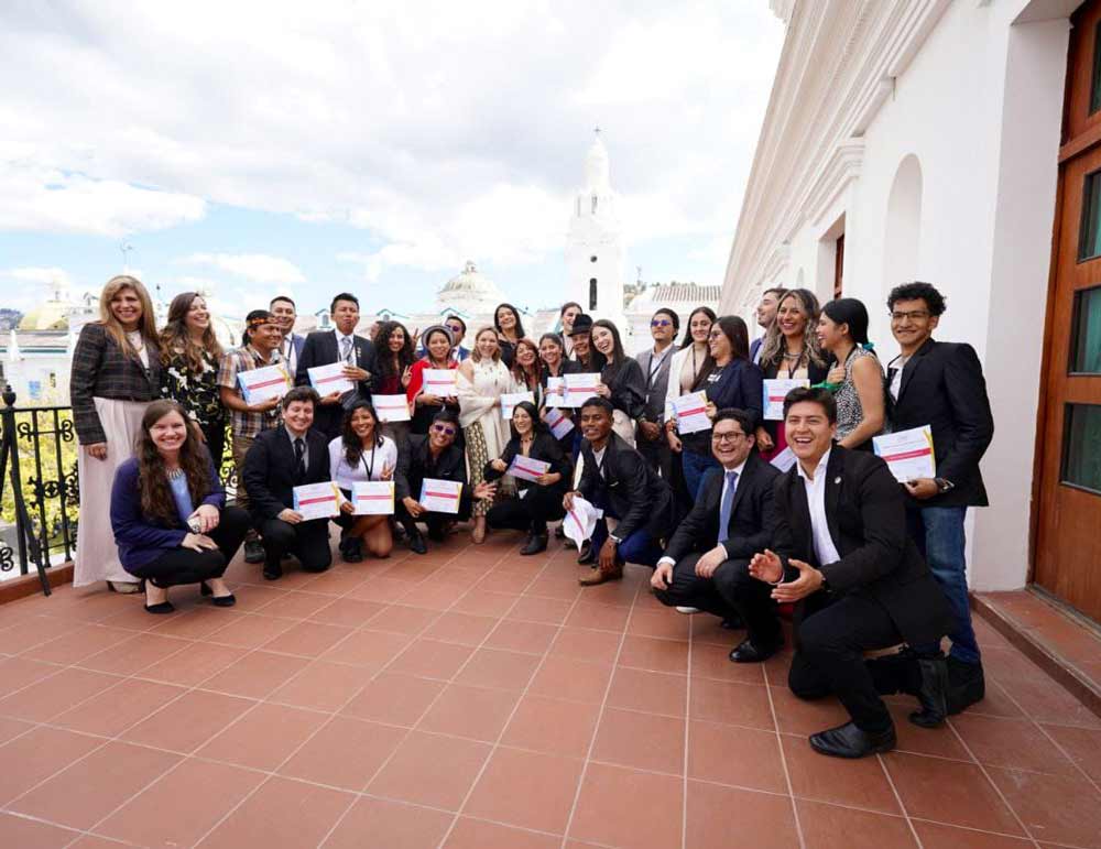 Quito | Acompañé a la Primera Dama de la Nación, en una reunión con 24 jóvenes, representantes de cada provincia del Ecuador, ganadores del concurso nacional «Jóvenes Unidos en Acción».