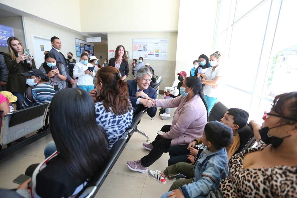 Esta mañana, el presidente Guillermo Lasso realizó un recorrido por el Centro de Salud repotenciado Tipo “C”, San Antonio de Pichincha.