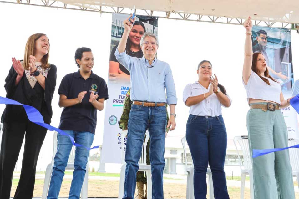 En Machala, el presidente Guillermo Lasso entregó el Instituto Superior Técnico Tecnológico Ismael Pérez Pazmiño, el más grande del Ecuador.